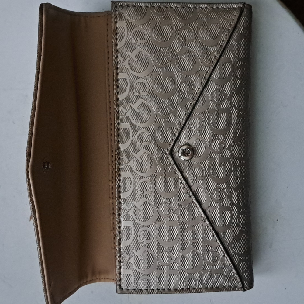 Guess Wallet - Picture 4 of 8